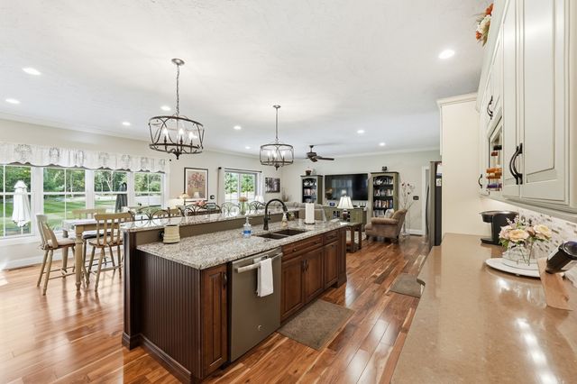 406 N Liberty St, Belchertown, MA 01007