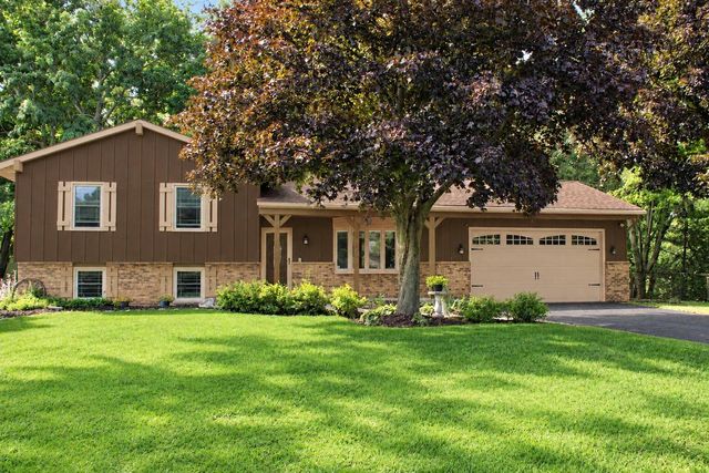 6905 Colt CIRCLE, West Bend, WI 53090