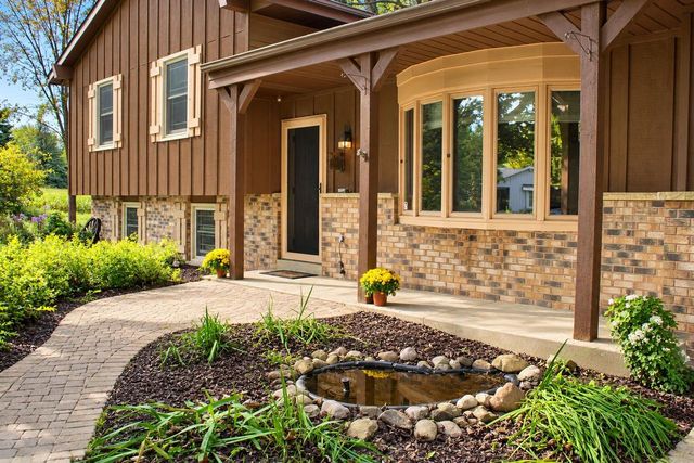 6905 Colt CIRCLE, West Bend, WI 53090