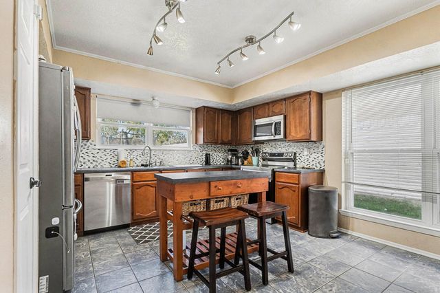 305 Bull Run Drive, League City, TX 77573