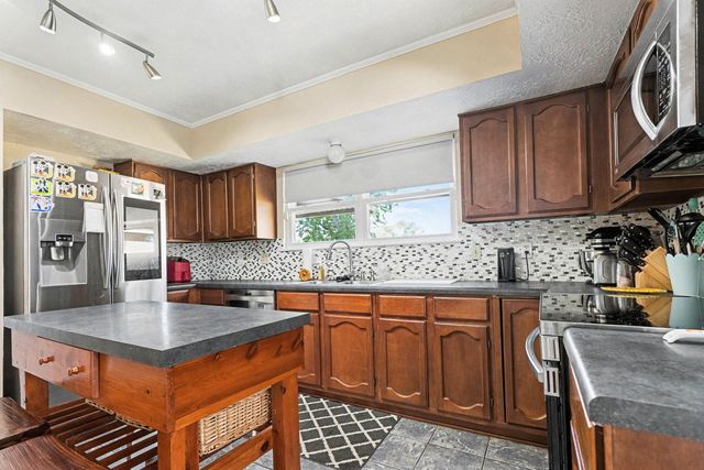 305 Bull Run Drive, League City, TX 77573