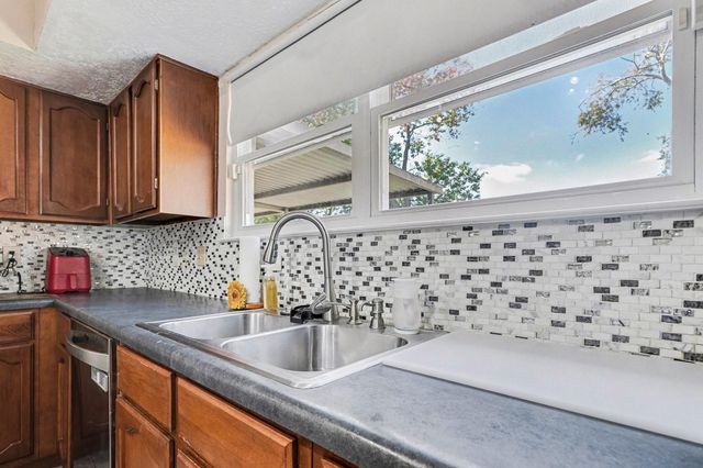 305 Bull Run Drive, League City, TX 77573