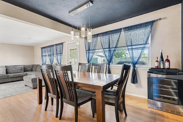 305 Bull Run Drive, League City, TX 77573