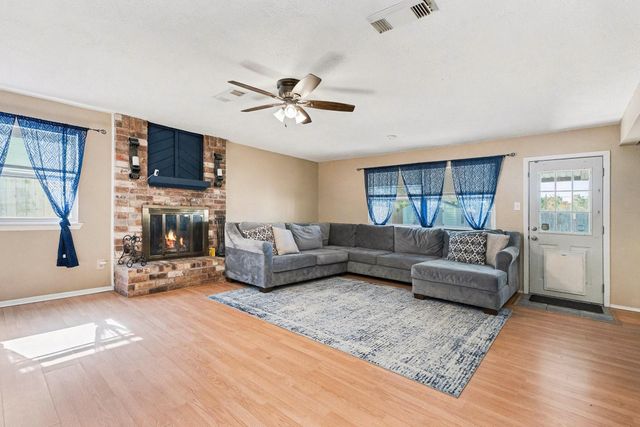 305 Bull Run Drive, League City, TX 77573