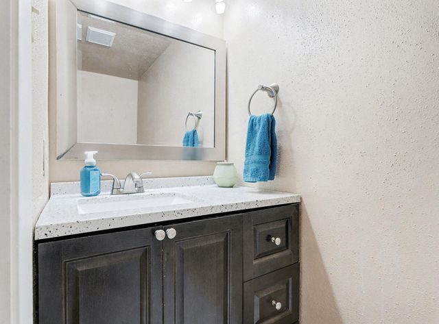 305 Bull Run Drive, League City, TX 77573