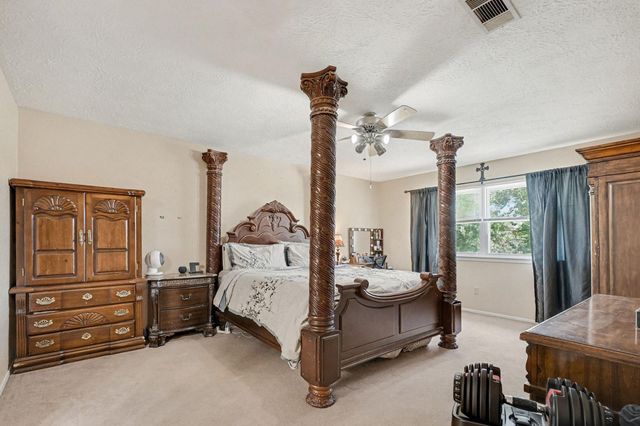 305 Bull Run Drive, League City, TX 77573