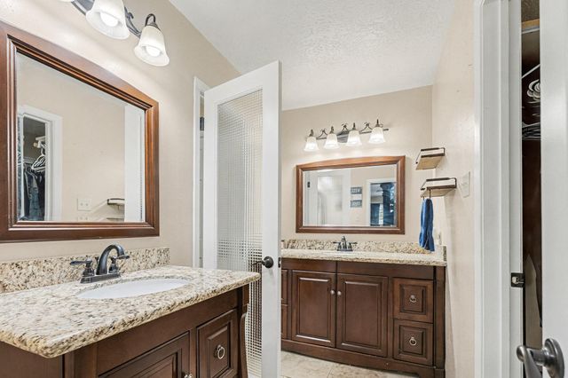 305 Bull Run Drive, League City, TX 77573