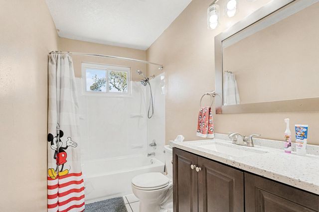 305 Bull Run Drive, League City, TX 77573