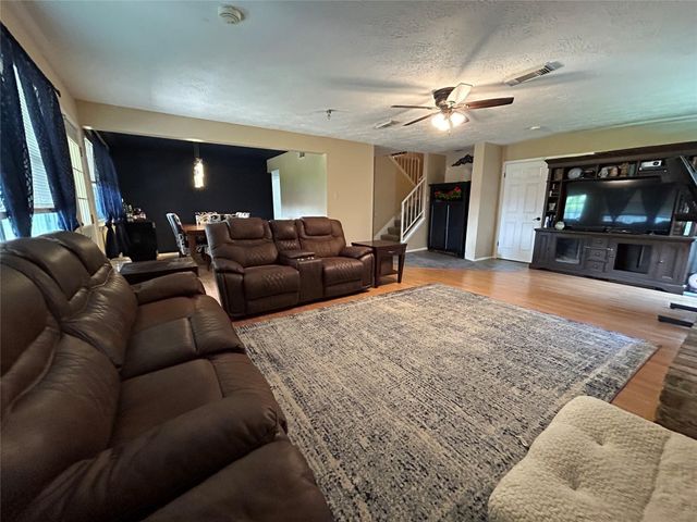 305 Bull Run Drive, League City, TX 77573