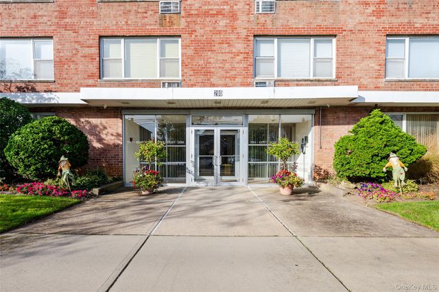 280 Guy Lombardo Avenue 2H, Freeport, NY 11520