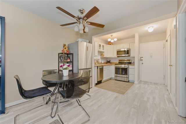 280 Guy Lombardo Avenue 2H, Freeport, NY 11520