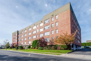 280 Guy Lombardo Avenue 2H, Freeport, NY 11520