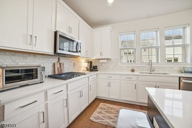 5 Marigold Ct, Warren Twp., NJ 07059