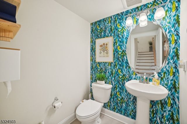 5 Marigold Ct, Warren Twp., NJ 07059
