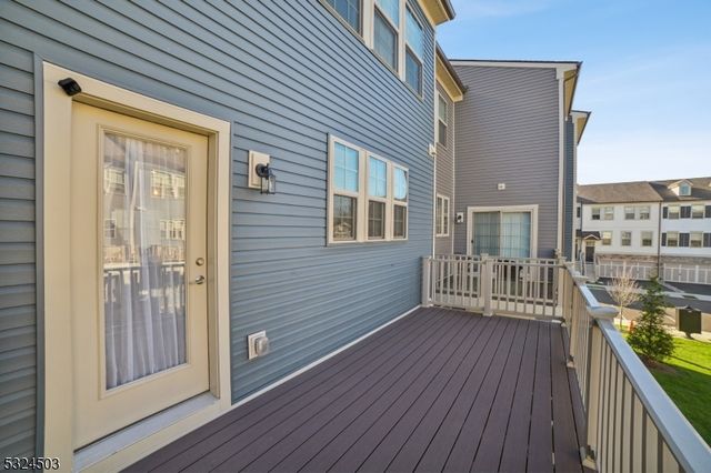 5 Marigold Ct, Warren Twp., NJ 07059