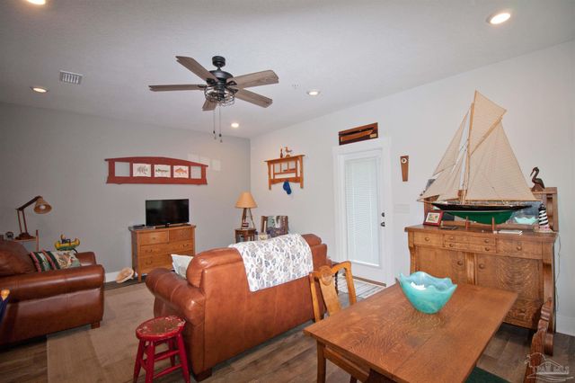 1541 Farragut Way, Pensacola, FL 32534