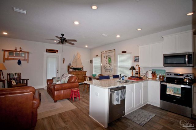 1541 Farragut Way, Pensacola, FL 32534