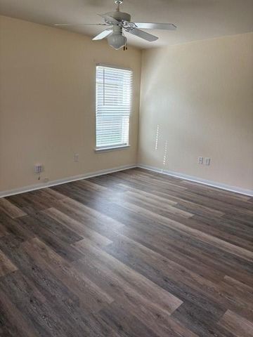 619 N Vionett Lane, Texas City, TX 77591