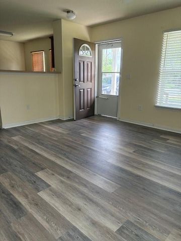 619 N Vionett Lane, Texas City, TX 77591