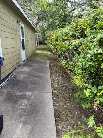 619 N Vionett Lane, Texas City, TX 77591