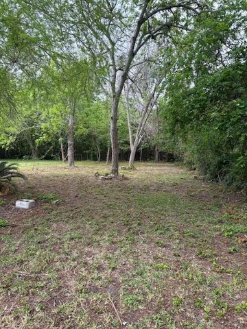 619 N Vionett Lane, Texas City, TX 77591