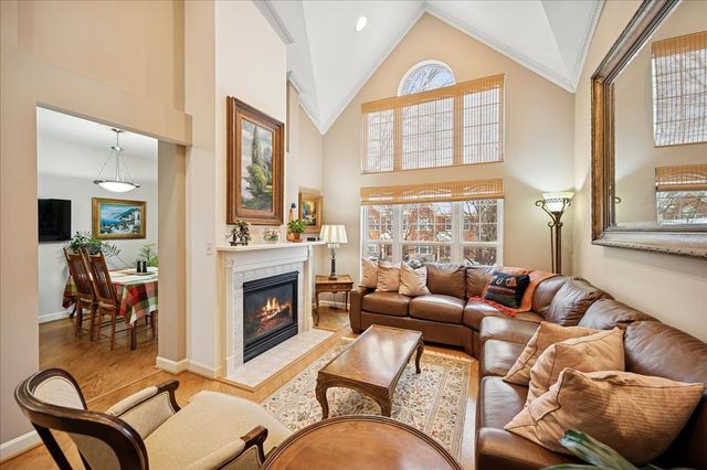 2710 Langley Circle, Glenview, IL 60025