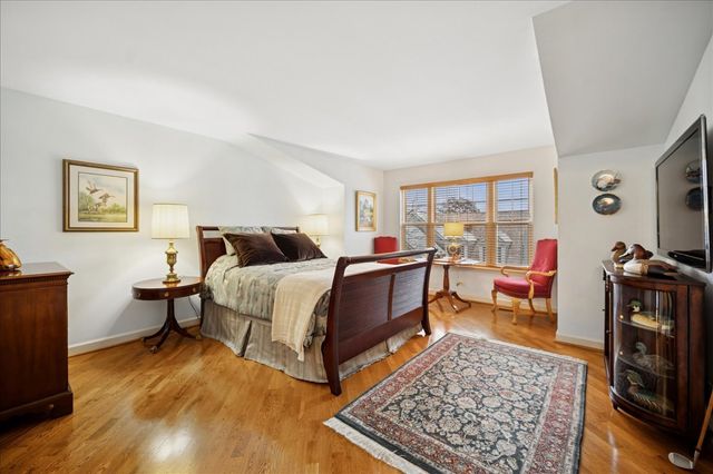 2710 Langley Circle, Glenview, IL 60025