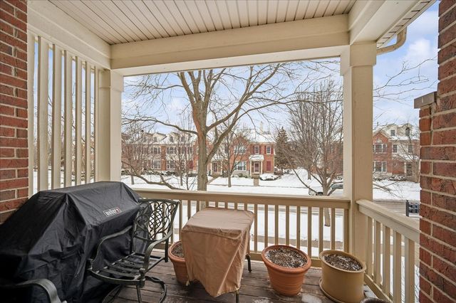 2710 Langley Circle, Glenview, IL 60025