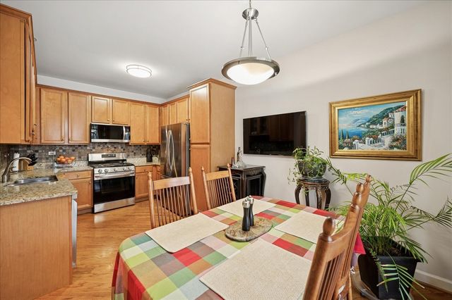 2710 Langley Circle, Glenview, IL 60025