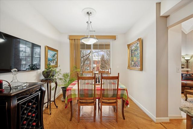 2710 Langley Circle, Glenview, IL 60025