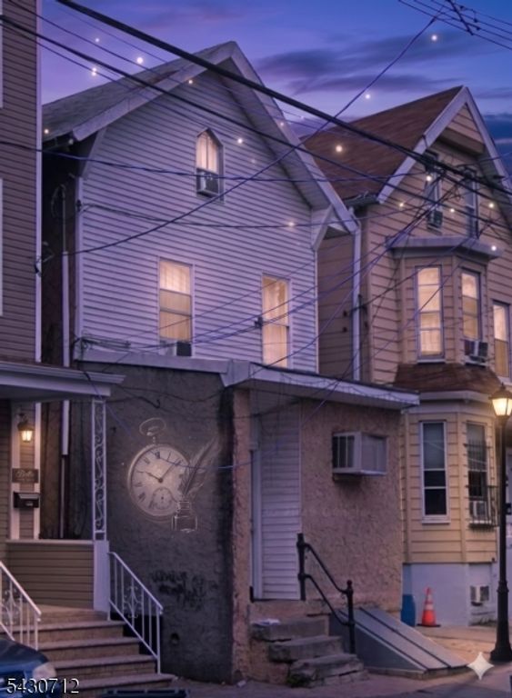150 Garside St, Newark City, NJ 07104