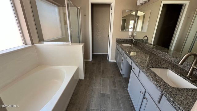 1690 E Countrywalk Lane, Chandler, AZ 85225