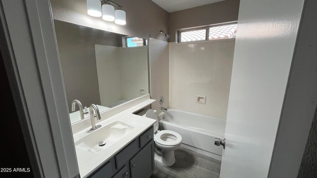 1690 E Countrywalk Lane, Chandler, AZ 85225