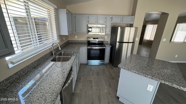 1690 E Countrywalk Lane, Chandler, AZ 85225