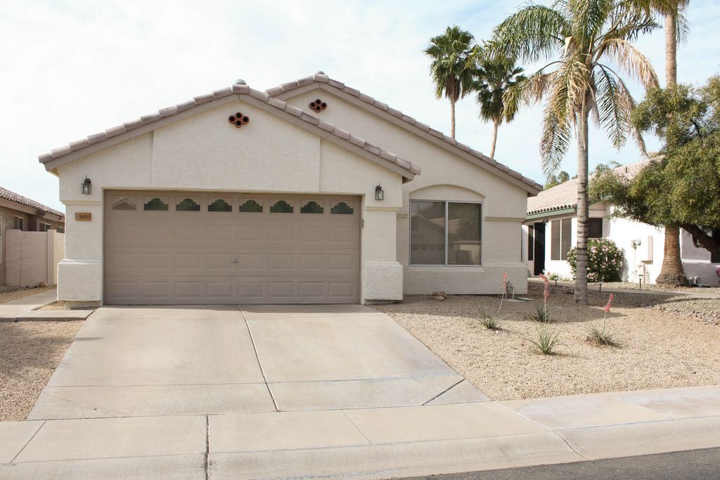 1690 E Countrywalk Lane, Chandler, AZ 85225
