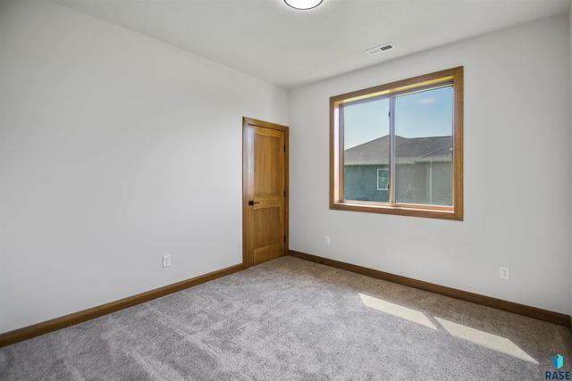 1108 N Slate Ave Avenue, Brandon, SD 57005