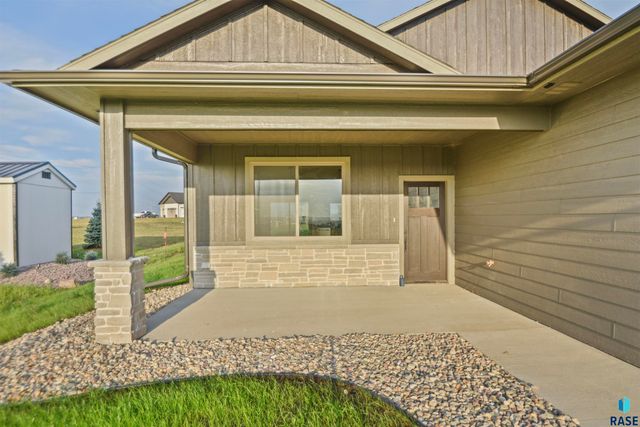 1108 N Slate Ave Avenue, Brandon, SD 57005