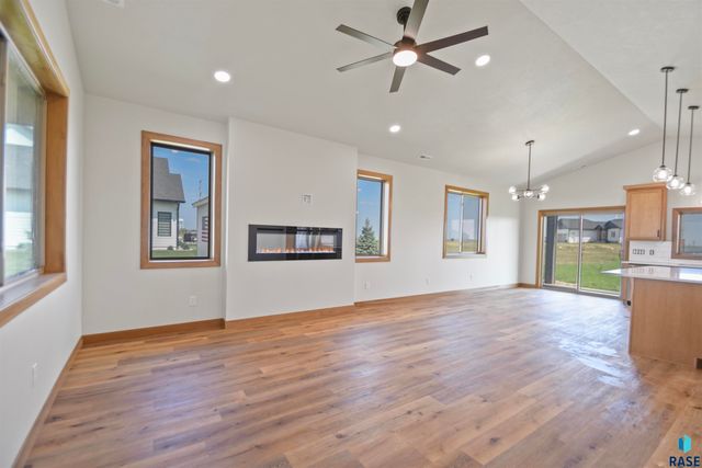 1108 N Slate Ave Avenue, Brandon, SD 57005