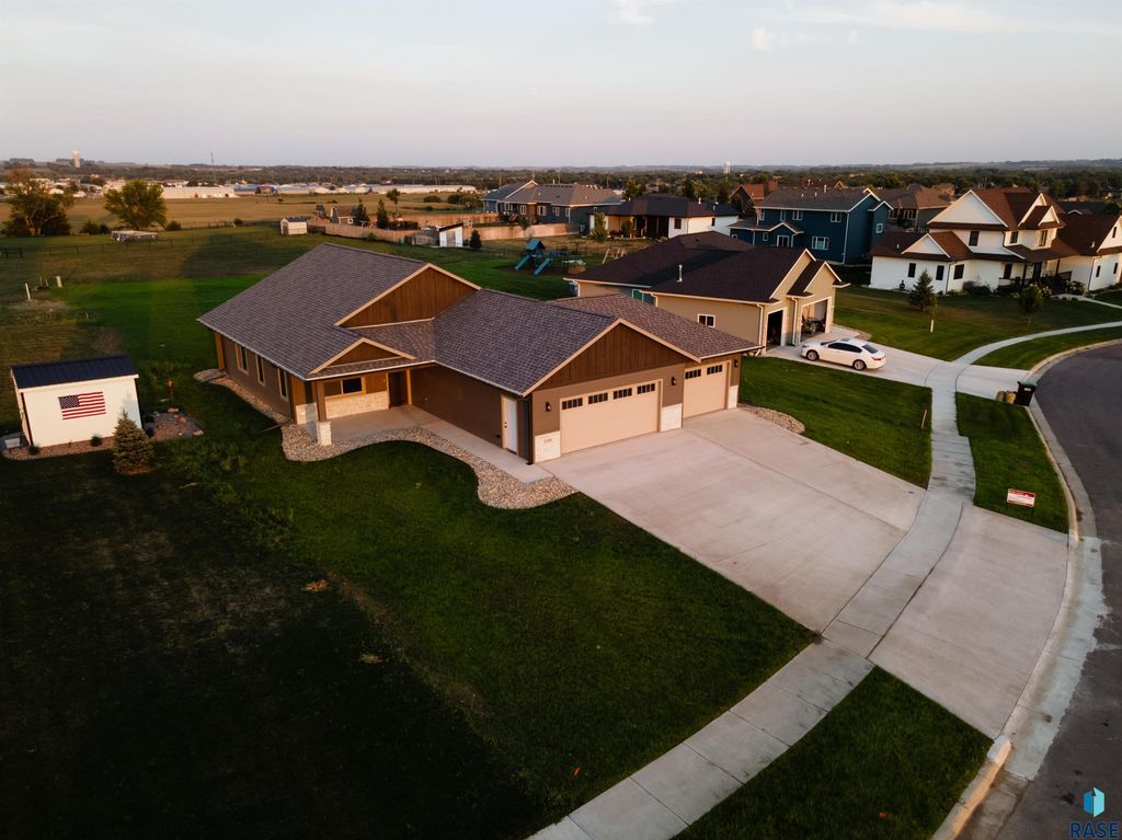 1108 N Slate Ave Avenue, Brandon, SD 57005