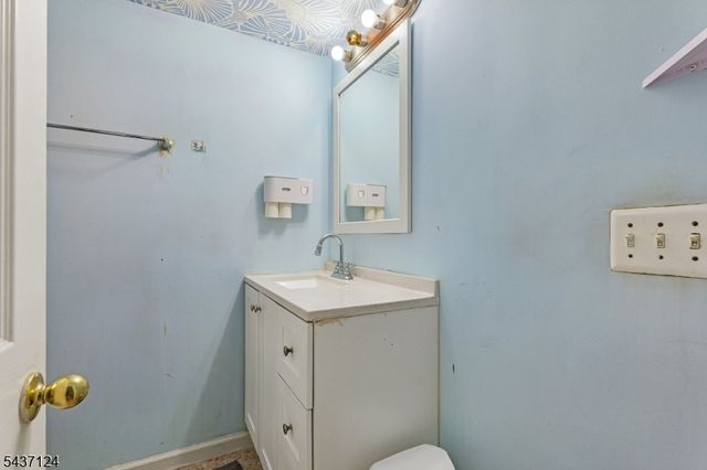 1411 Mopsick Ave, Linden City, NJ 07036