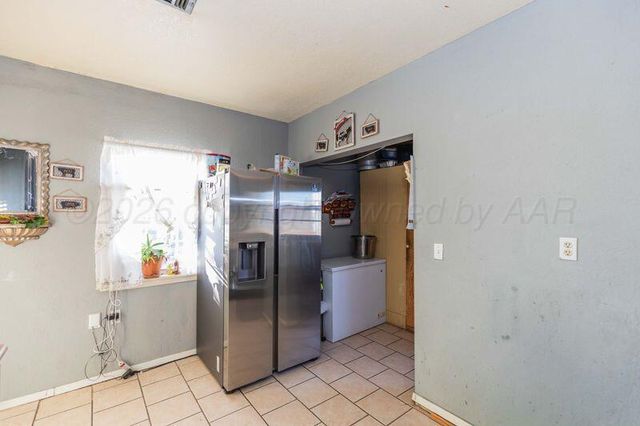 401 N Poplar Street, Stratford, TX 79084