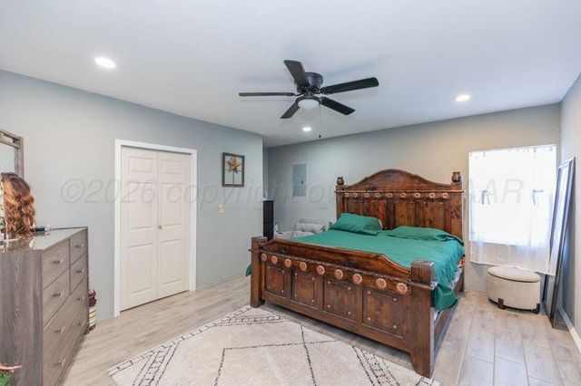 401 N Poplar Street, Stratford, TX 79084