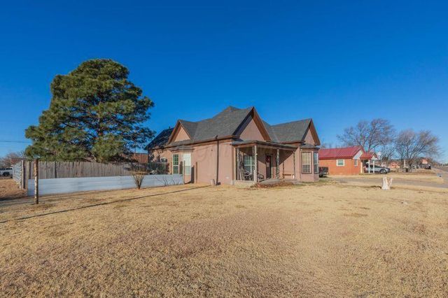401 N Poplar Street, Stratford, TX 79084