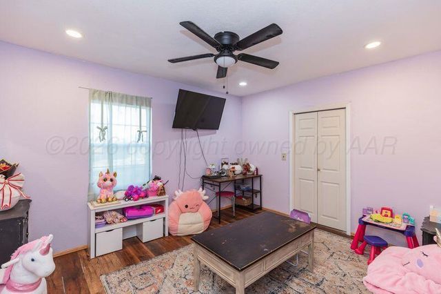 401 N Poplar Street, Stratford, TX 79084