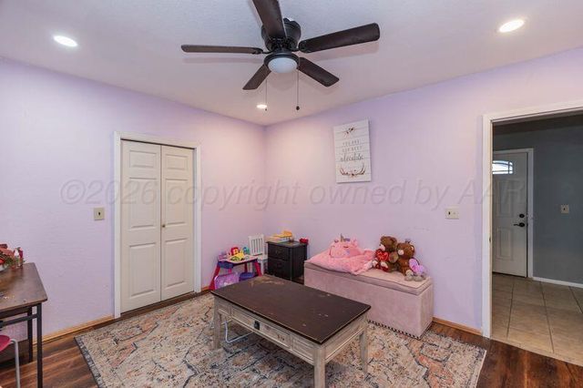 401 N Poplar Street, Stratford, TX 79084