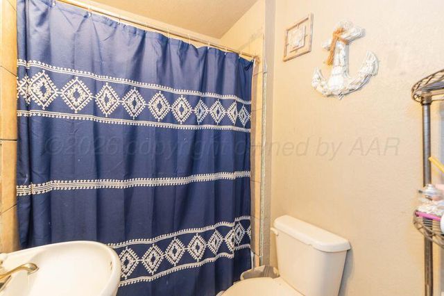 401 N Poplar Street, Stratford, TX 79084