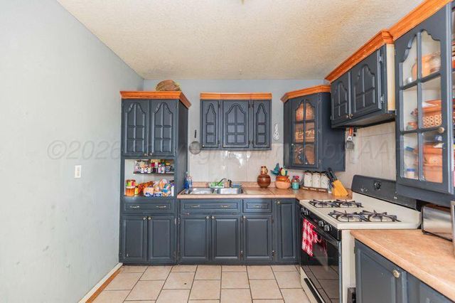 401 N Poplar Street, Stratford, TX 79084