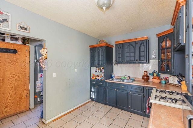 401 N Poplar Street, Stratford, TX 79084