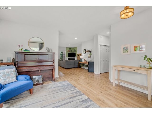 12172 SALMON Ct, Oregon City, OR 97045