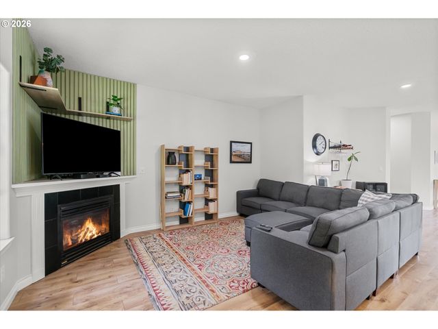 12172 SALMON Ct, Oregon City, OR 97045